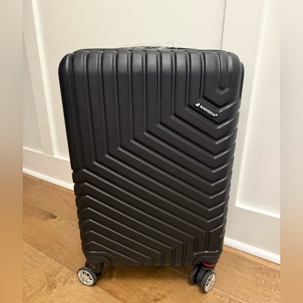 ALMOST NEW Madisson Varna 55cm suitcase - Picture 2 of 9